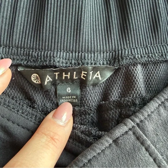 Athleta Black Athletic Shorts Women’s 6 Elastic Waist Drawstring Casual - Picture 2 of 6